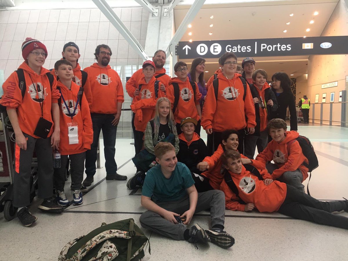 mimicocanadiens's tweet photo. #Mimico Canadiens PeeWee Selects are on their way to #PondInlet for their ⁦@ExperiencesCAN⁩ exchange. #Excited ! https://t.co/raedrOr2hH
