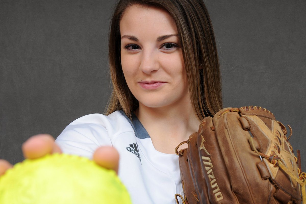 uwstoutsoftball's tweet photo. The Blue Devils earn a doubleheader split with UW La Crosse dropping game one 2-1 but coming back with a 2-1 victory of their own in game two. Shout out to Sommer Kunstmann and Melea Bruns on two fantastic pitching performances! #bleedblue #trusttheprocess https://t.co/9lBq1AqTB1