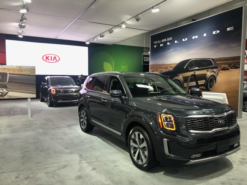 KiaCanada's tweet photo. Our newest flagship SUV - the 2020 #KiaTelluride - comes in six exterior colour options. We brought two with us here at the @AutoShowCalgary so come and check it out! Visit https://t.co/eYGzmqHDIW to know more. #AutoShowYYC https://t.co/BAoJUkeTYX