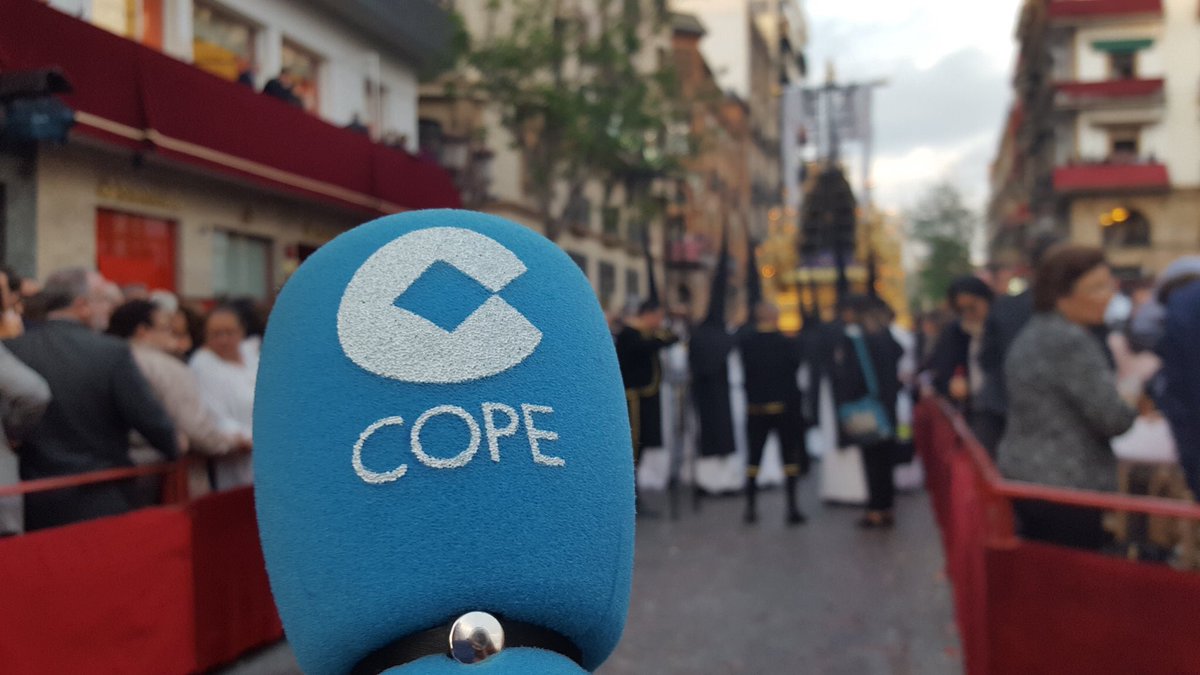 SaetaenCOPE's tweet photo. 🔵📻 Hoy han terminado las retransmisiones de la #SSantaCOPE. Nuestros micrófonos azules han estado en muchos sitios para contarles en @COPESevilla nuestra #SSantaSevilla19. Ha sido un placer llevarles los sonidos de nuestras Cofradías. ¡#GRACIAS!
cc @pedrodominguezf https://t.co/4qPRSJn0YI