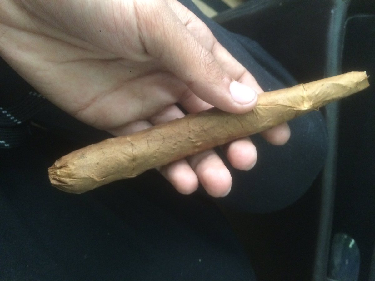 aka_ThaVinci's tweet photo. Backwood/Fronto Challenge‼️
Post yo shit‼️⛽️🍃🌬💨
#Happy420 #BackwoodsChallenge #FrontoChallenge #CanYouRoll #PostYoShit #420day #gas #stoner #me #PotheadShit https://t.co/a4ON3Ph2Lw