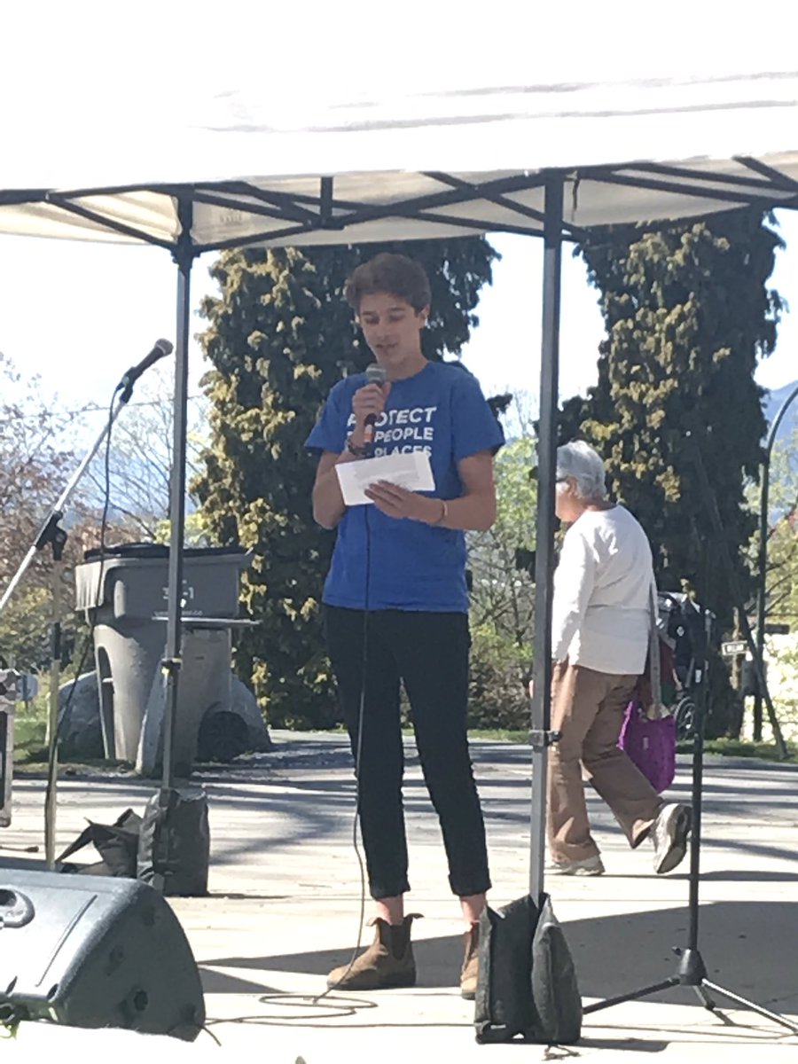 EezaBeeza's tweet photo. Thanks Sam for telling people about Blue Dot at #earthday discussing the importance of #right2healthyenv for all people in Canada! https://t.co/1KN5DeVDF0
