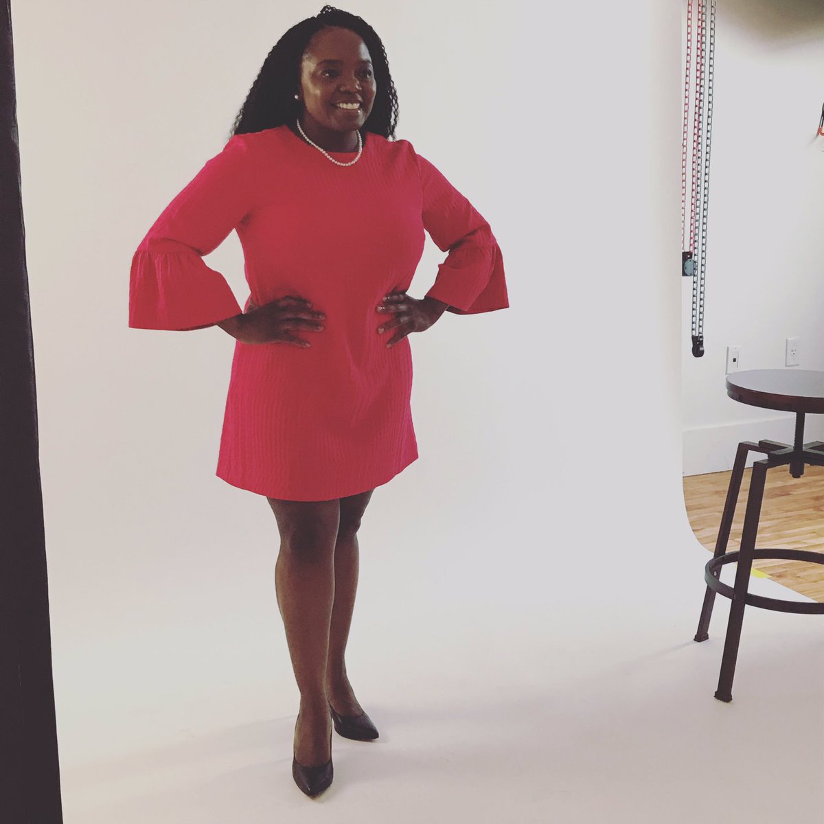 drtanakadune's tweet photo. Legs for days! Not even sticking my stomach in! Letβs do this! Thank you! @jamondavisphotography #media #pr #publicrelations #onair #motivate #dunepower #futuremedicalcorrespondent https://t.co/lFYemgHhS3
