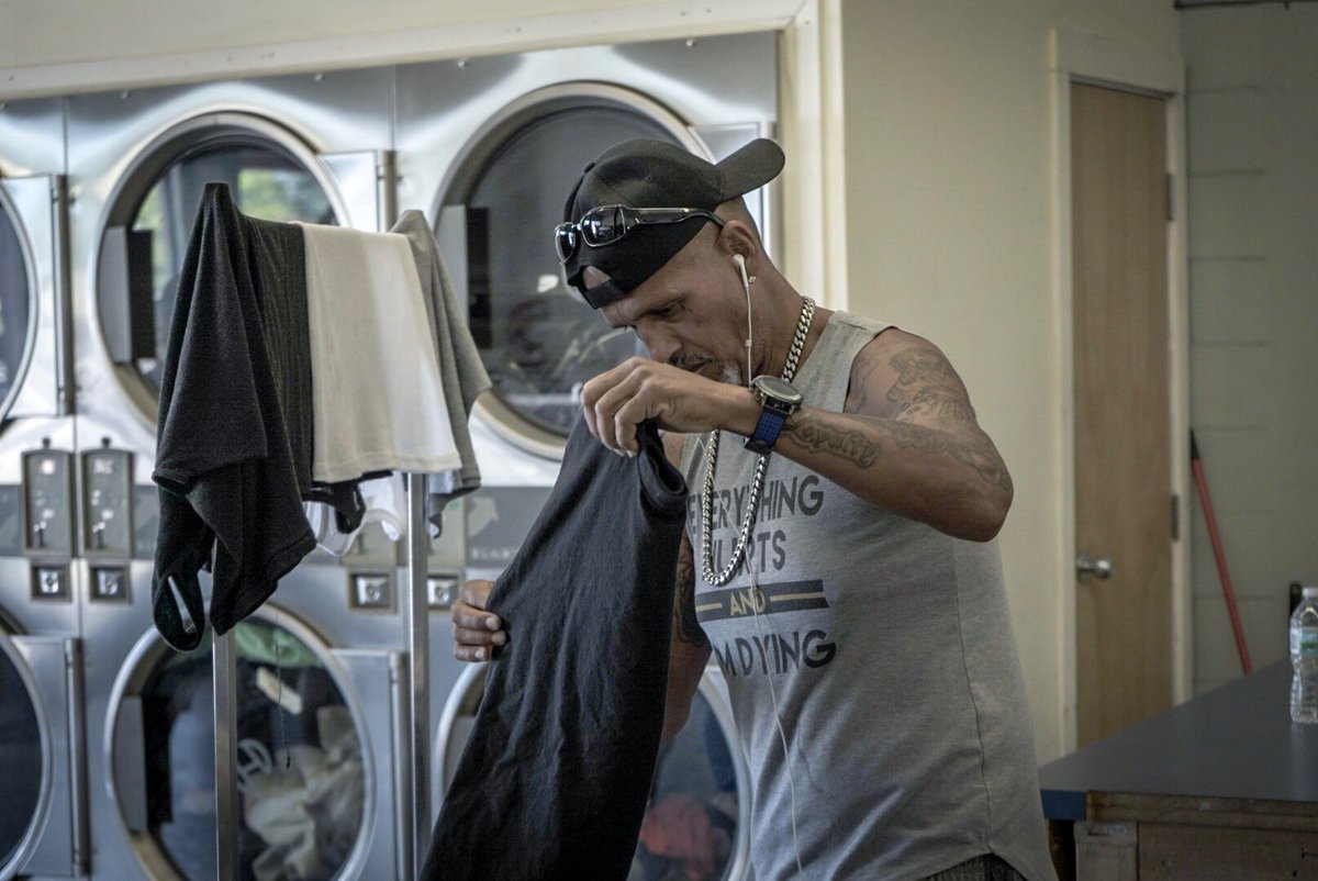 engagecurrent's tweet photo. 26 families washed 381 loads of laundry today at our #LaundryProject in Tampa in partnership w/ @CommuneAndCo &amp; @uniontpa!

We are thankful we get to work alongside great friends &amp; a great local business to help meet a tangible need for families in our community.

📸: @CBrickman https://t.co/1bn6pZIyw8
