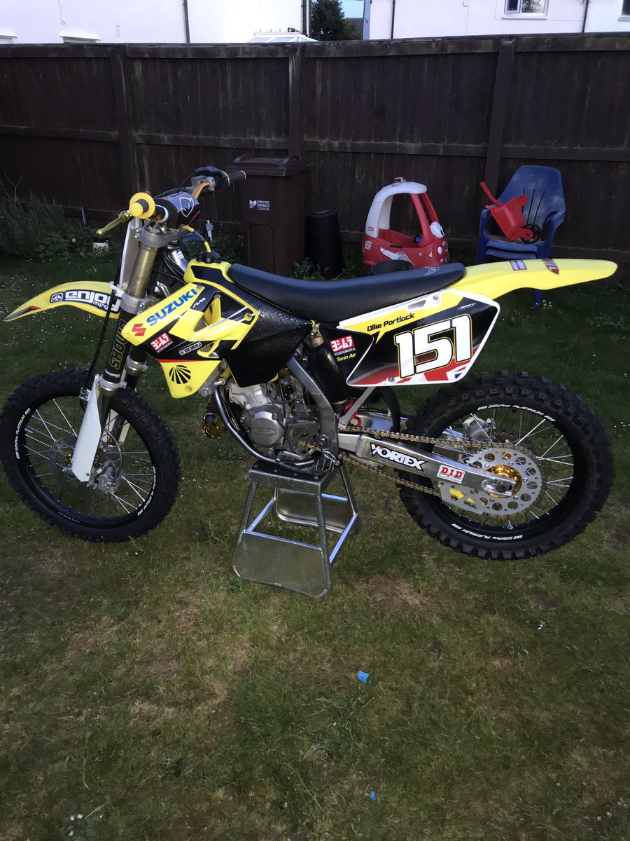 Oleguer92's tweet photo. Bit of goon riding tomorrow, really need to start getting out more now footballs nearly done for the season ๐โ๐ป #armpumpcity #onetwentyfive #newfreshwheels #raaaad https://t.co/nw2r10omBI