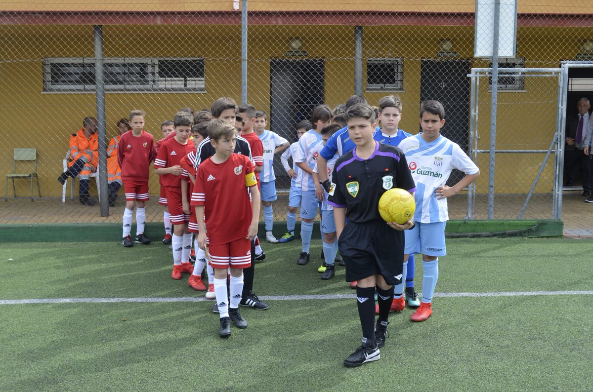 Momentos hoy con grandes profesionales <a href="/eduvalcarcel/">Eduardo Valcárcel Moreno</a> 
Torneo #OnSportsCup ante <a href="/EscuelaRFEF/">Escuela RFEF</a>