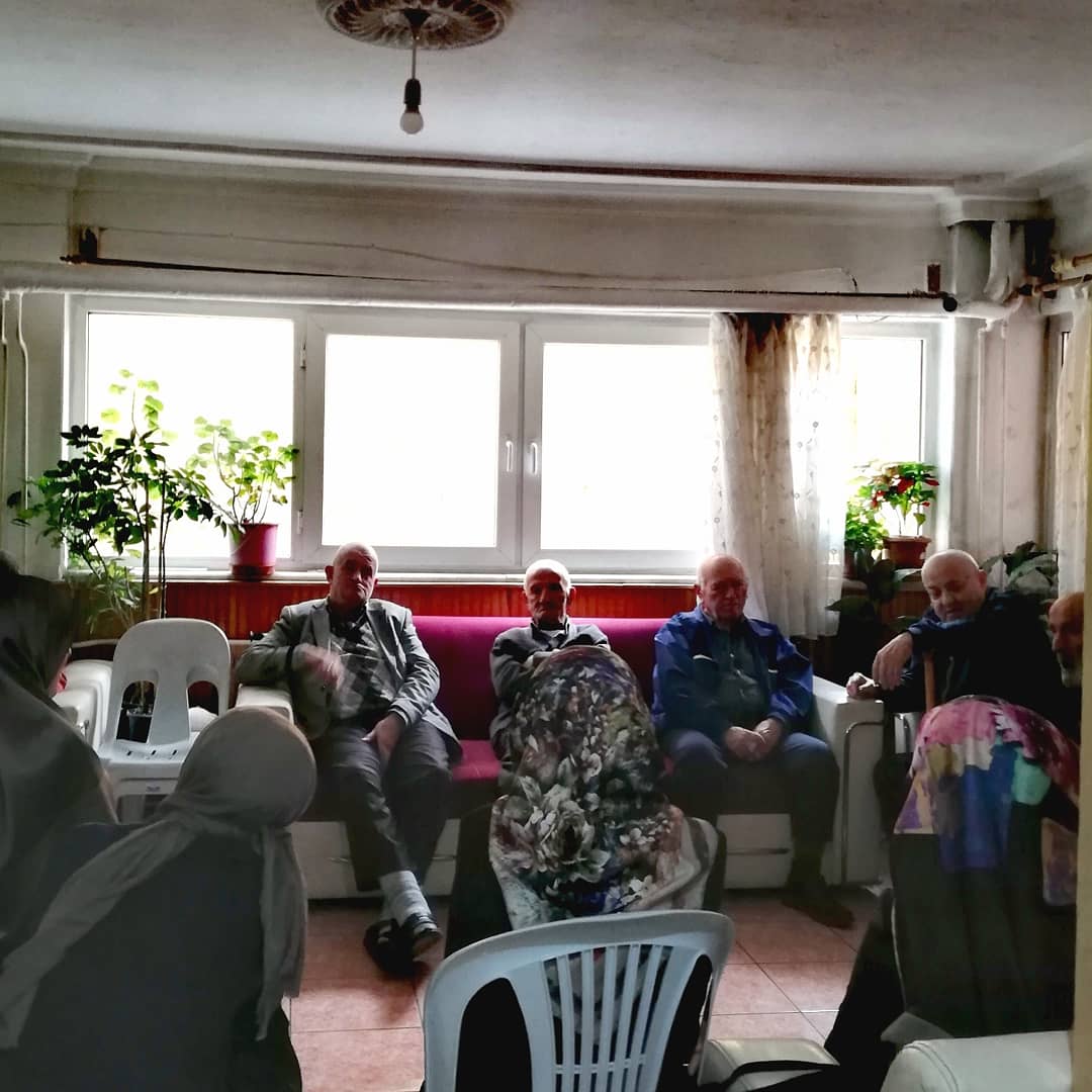 sdubildet's tweet photo. Onların hayali;geçmişi yad edecek, sohbetini paylaşacağı, dertleşeceği bir yoldaş.Bizim hayalimiz;yaşadıkları güzel günlerin ve zorlukların yüzlerinde bıraktığı izlere, temiz gülüşlerine şahit olabilmek.🌷
Sosyal sorumluluk projesi kapsamında Özel Isparta Huzurevini ziyaret ettik https://t.co/2MyP4gP6iu