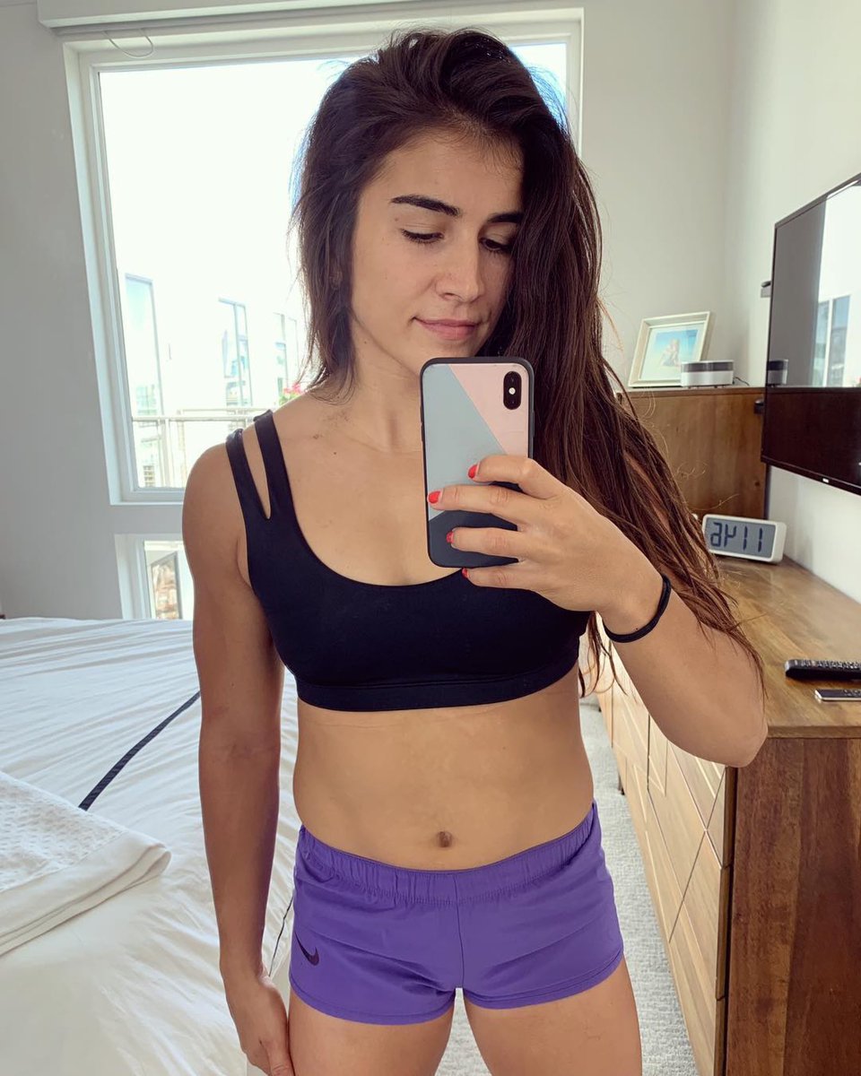 ltfisher12's tweet photo. I don’t have a flat belly because I believe in fueling my body for performance over restricting my calories to look a certain way. 

Fuel for performance and the results will come. 🙌 You will feel a whole lot HAPPIER, healthier and more energized. ❤️ 

Longer post on IG. ✌️ https://t.co/beCHcI8lT3
