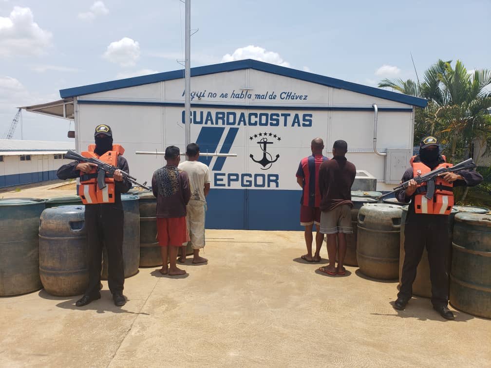 AB_Guardacostas's tweet photo. #20Abr @AB_EPGOR celebra su 1er Aniversario de Inaugurada, recordando el acto solemne con la presencia del GJ @vladimirpadrino. Ese día nacieron los Serviolas del Orinoco para garantizar la seguridad y el cumplimiento de las leyes en el #RioOrinoco
@ArmadaFANB https://t.co/5pIGTggDdg
