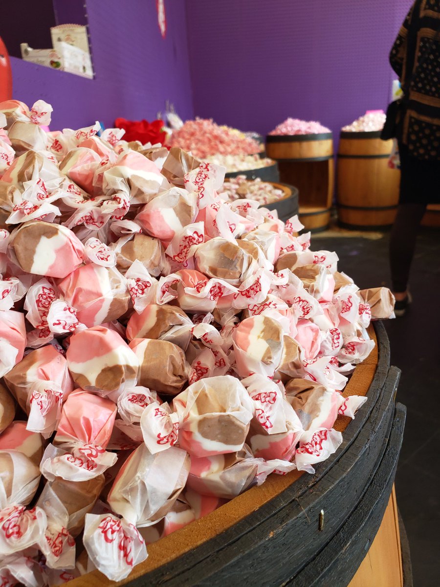 hooksnsunshine's tweet photo. In other news, I bought a ton of taffy today... https://t.co/eB4hYdn9jM