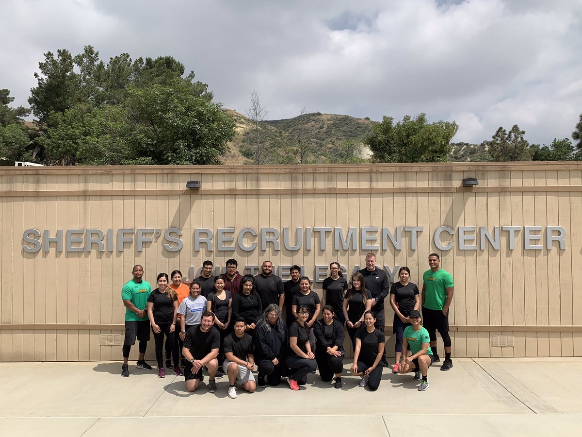 SBCSDdpineda's tweet image. #SBCSDRecruiters hosts the #CSUSB @CJClubCSUSB at #SBCSDRecruitmentCenter at the @sbcountysheriff Academy grounds.  #App info presentation and physical agility course practice. The future of law enforcement is bright! @csusb_cc @CSUSBNews @ASI_CSUSB #jointhelegacy @SBSheriffsJobs