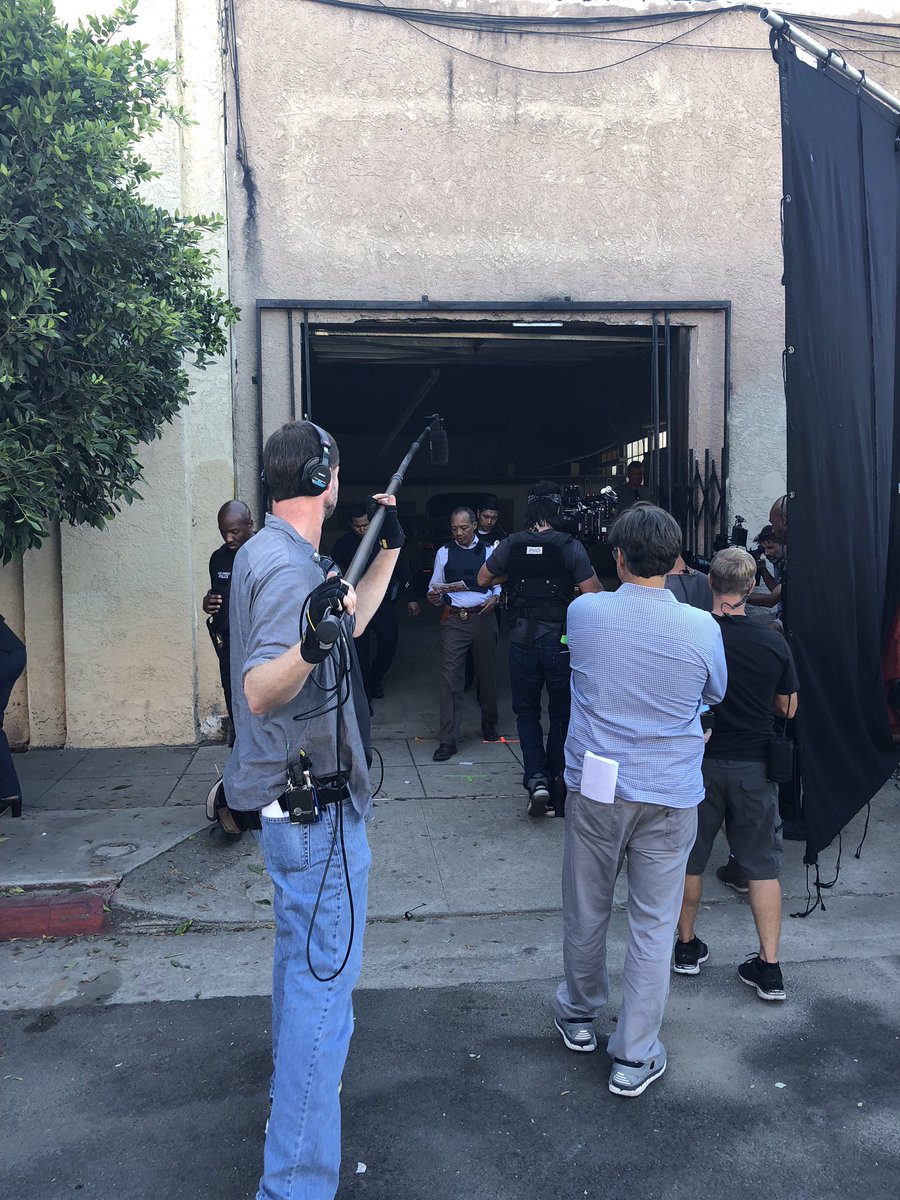 Connellybooks's tweet photo. Congratulations to the best cast and crew in the business. We did it again. Bosch Season 5 raises the bar once again. Thank you. - MC
#boschamazon #boschseason5 https://t.co/1Ih21gppL5