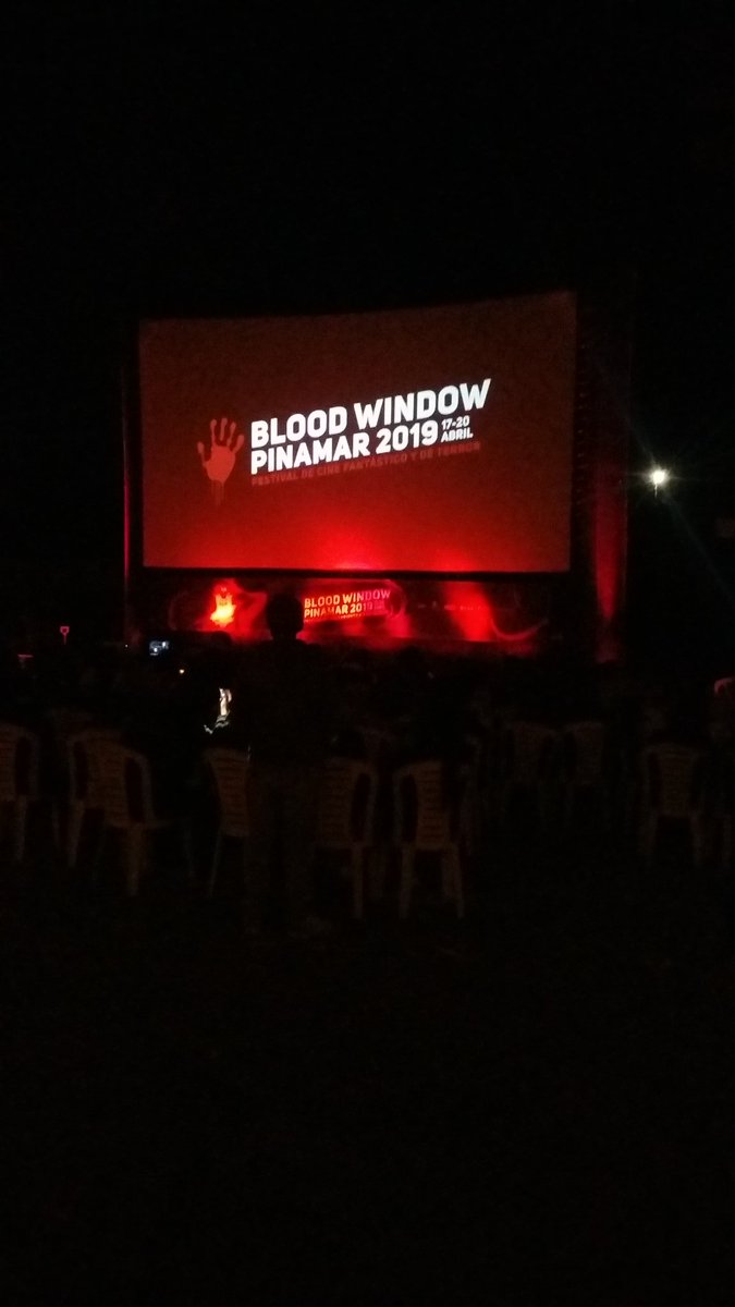 enjoyjessica's tweet photo. En el #BloodWindowFest también hay cine en medio del bosque. https://t.co/TnHDdwOkNl