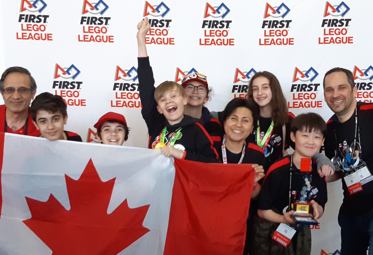 Forces33968's tweet photo. We were honoured and surprised to receive the Teamwork Award, 1st Place at the FIRST Lego League World Festival at #FIRSTChamp Houston! Thank you to our coaches, parents and sponsors who helped us get there! @SpectrumNasco @Pacific_FIRST https://t.co/nrrE91Kg7h