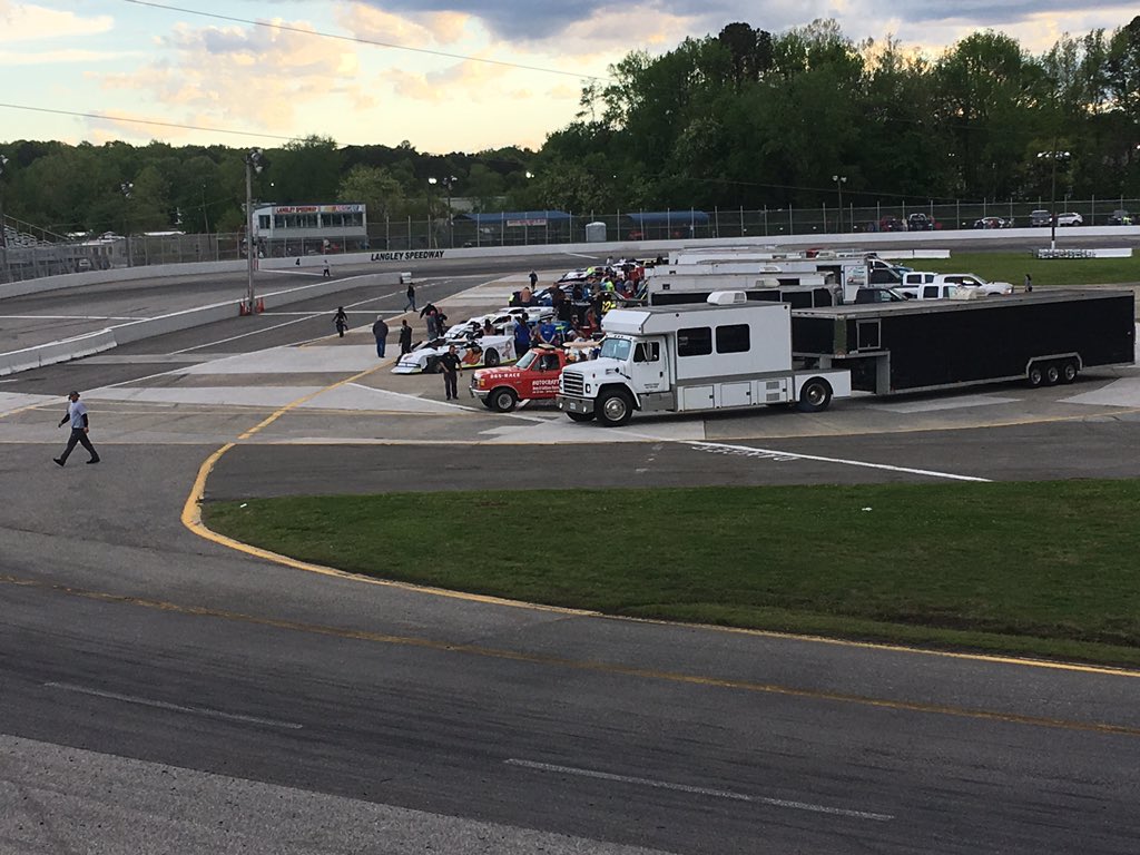 theweeklyracer's tweet photo. #LarryKingLaw Modified Starting Five @LangleySpeedway; 

1. #48 Shawn Balluzzo
2. #3 Brad Adams
3. #78 Matt Carter
4. #34 Bubba Johnston
5. #98 Matt Morgan https://t.co/Gb0ZFT528N
