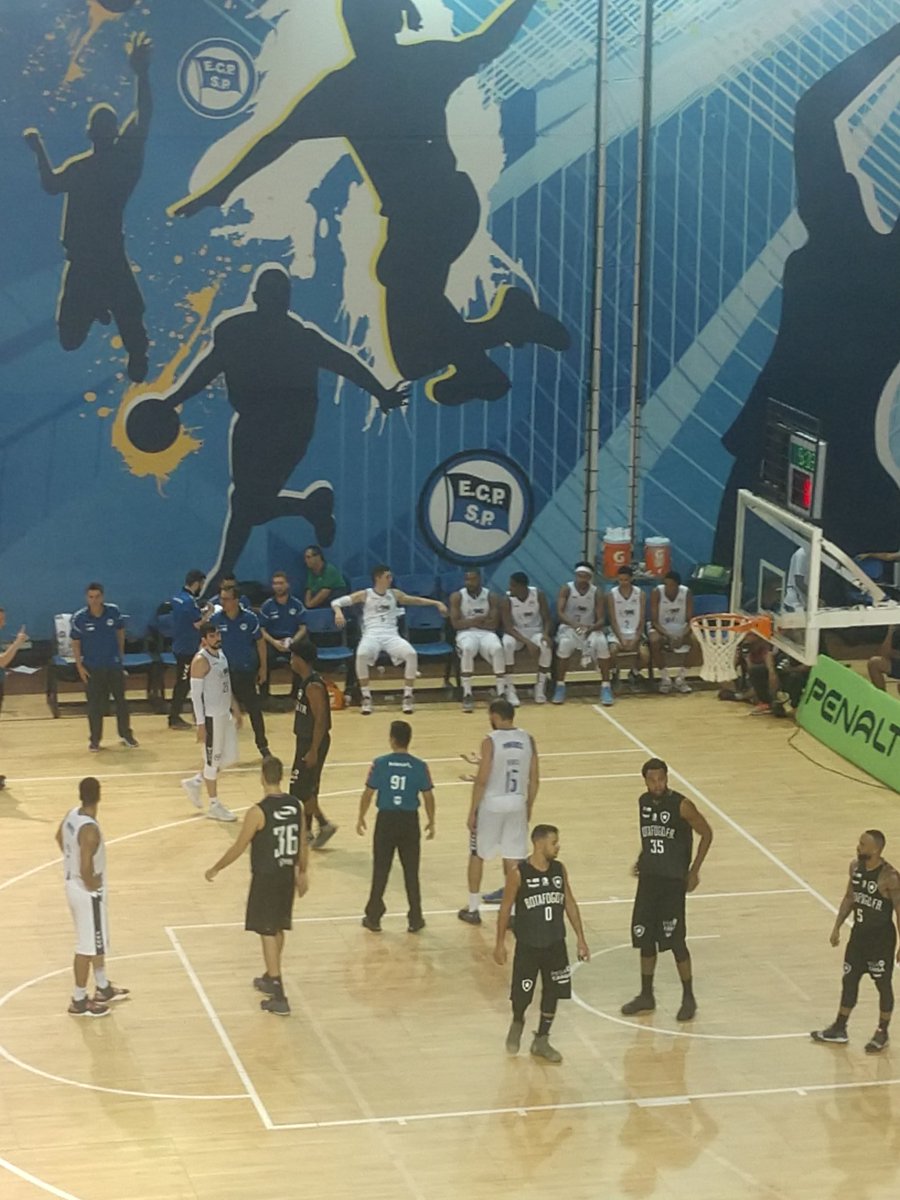 rpoliesportiva's tweet photo. Final do jogo no Henrique Villaboim, @ClubePinheiros 89x64 @Botafogo. Pinheiros faz 2-1 na série.
#nbb #nbbplayoffs #nbbcaixa #nbb11 #novobasquertebrasil #playoffsdonbb #basket #basquete #basketball #ecpinheiros #botafogo #bofafogobasquete #ilovethisgame #VamosFOGO #pickandroll https://t.co/hYEB4J1zNE