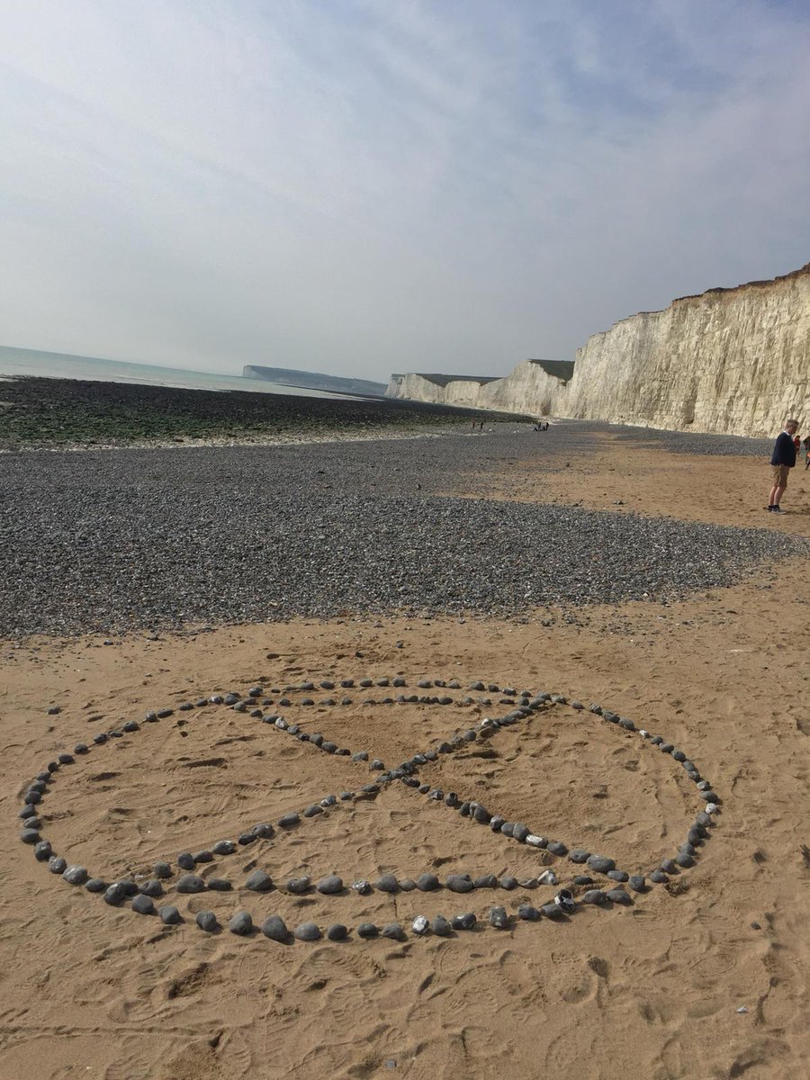XRGreenwich's tweet photo. One of our group members shared these from her travels, what beautiful sights...

The @ExtinctionR @extinctsymbol was created by an artist known as Goldfrog ESP.
The circle represents Earth, X for extinction and the top &amp; bottom bars for the hourglass, as #time is running out https://t.co/h8onRMeOmm
