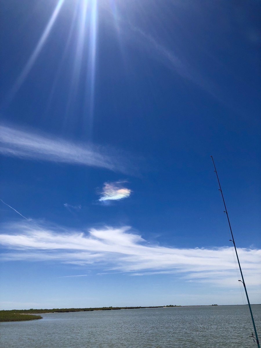 celatequila's tweet photo. Saw a rainbow cloud today.. RT for good luck 🌈 https://t.co/JhxBYb7x8C