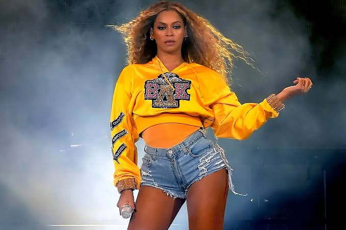 OK. Since it has gotten to this level, let's settle this once and for all.

Retweet for puff puff
Like for Beyoncé