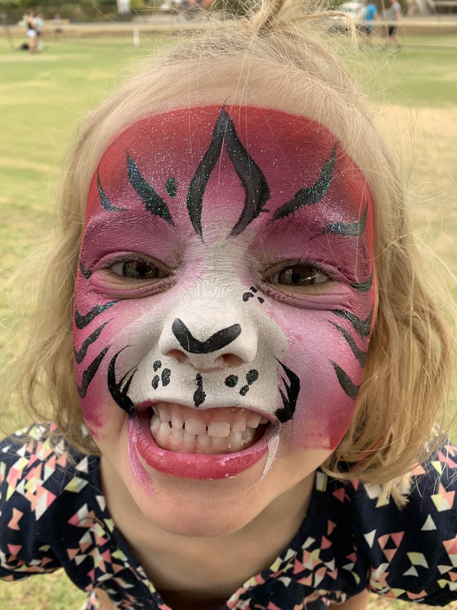 charlesdavis75's tweet photo. Chocolate and face painting. The little #CharliesAngels are loving the day. The #KerangOpen is definitely family friendly 👍 It’s not even 10 o’clock #EasterWeekend2019 https://t.co/UpuPAUSBv1