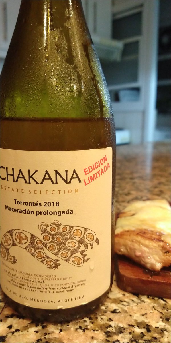 Torrontés de Gualta ,(naranjo) maceracion prolongada ,fruta blanca,jazmines, boca de impacto (casi masticable) final largo y retro a cáscara de naranja , excelente con matambrito de cerdo a la chapa !