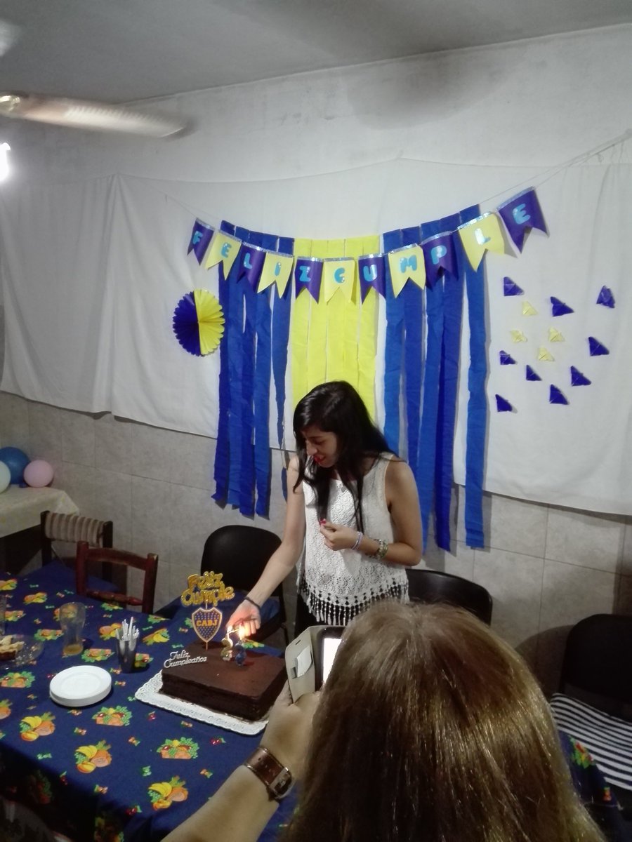 LujanCABJ's tweet photo. De ayer, siempre Boca 💙💛💙 #Mis18+5 🎉😂 https://t.co/b1UEn37YFm