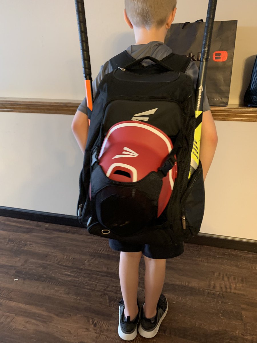 justschultz1's tweet photo. Easter bunny hooked Beckett up! New baseball bag! #baseballfamily #newbaseballgear #goBeck #Easton https://t.co/T5GKS9EpC2