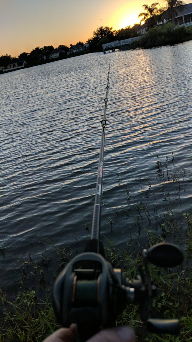 ReberRider48's tweet photo. Just hanging out back, enjoying some sunset and fishing. 
#fishing 
#DrinkinBros
#sunsets https://t.co/T4VqJDld84