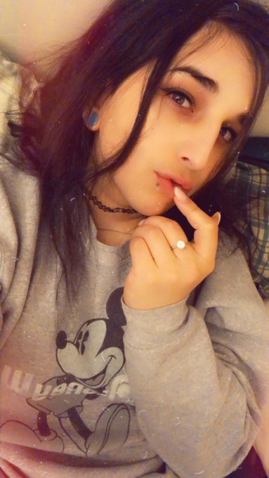 Watch EmilyRoseIV's leaked NSFW photo on TwXstars