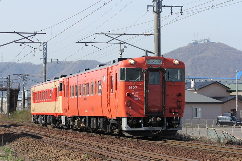 ClockShop_CAS's tweet photo. ようこそ、北海道へ！
北海道初入港となるクイーン・エリザベスをお迎えしてきました。
帰る途中におまけでいさ鉄の首都圏色＆急行色コンビも。 https://t.co/ex4i31yWKx