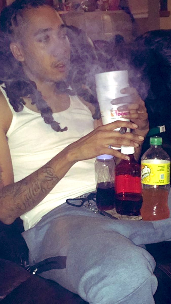 trapcafe2's tweet photo. i’m on designer drxgs 💊 💉 💧 ⛽️  #tapin #staylifted #stayhigh #happy420 #CannabisCulture #lean #sizurp #pints https://t.co/kyyhTfYuRm