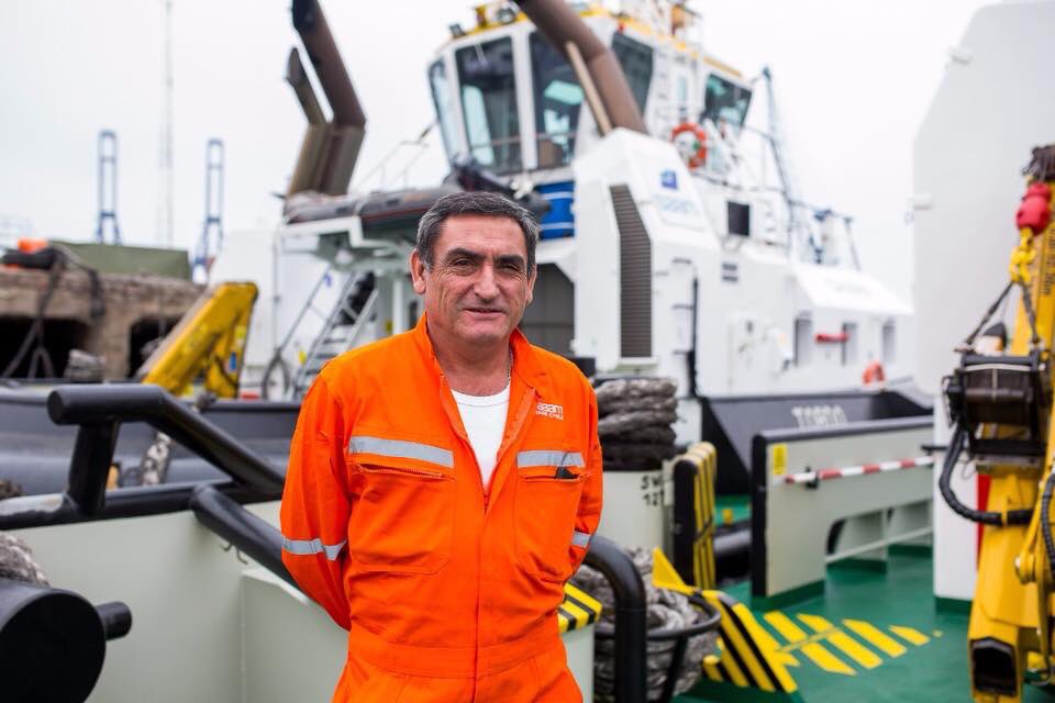 elpuertodechile's tweet image. Gente de puerto:

Marco Barrera, ha navegado en casi todos los puertos de Chile y conoce a el fondo marino de San Antonio como la palma de su mano.