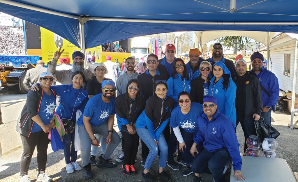 SanghaRabinder's tweet photo. Happy Vaisaiki! Feeling grateful for having the opportunity to volunteer with my Coast Capital colleagues and my daughters! #helpheroes #coastcapitalsavings #vaisaiki #sdwr https://t.co/ZIp8Bt6yGC