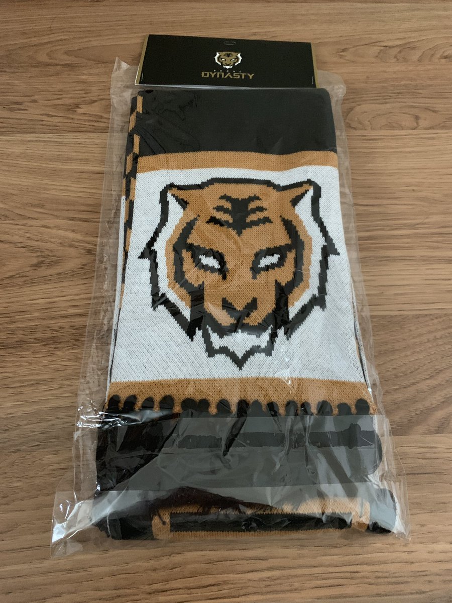 서울 승리 기념! *알티+팔로우* 해주시면 한 분에게 서울 응원용 슬로건(목도리..?) 드립니다. 당발은 다음 서울 승리날! 팔로하신 분은 알티만 해주세요.