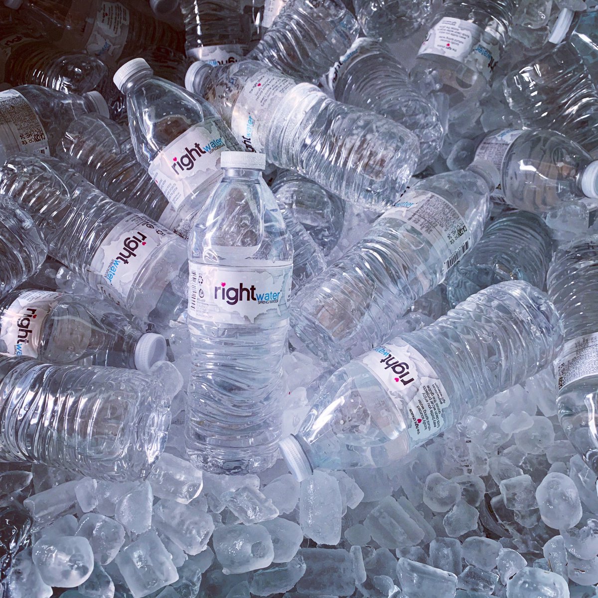 Josh_Tij's tweet photo. Stay Hydrated Everyone! Grab A $2 Water, Same Price Since 1999! Water Stations Also Available Throughout The Field! #coachella #musicfestival #coachella2019 https://t.co/gV1MK8icwL