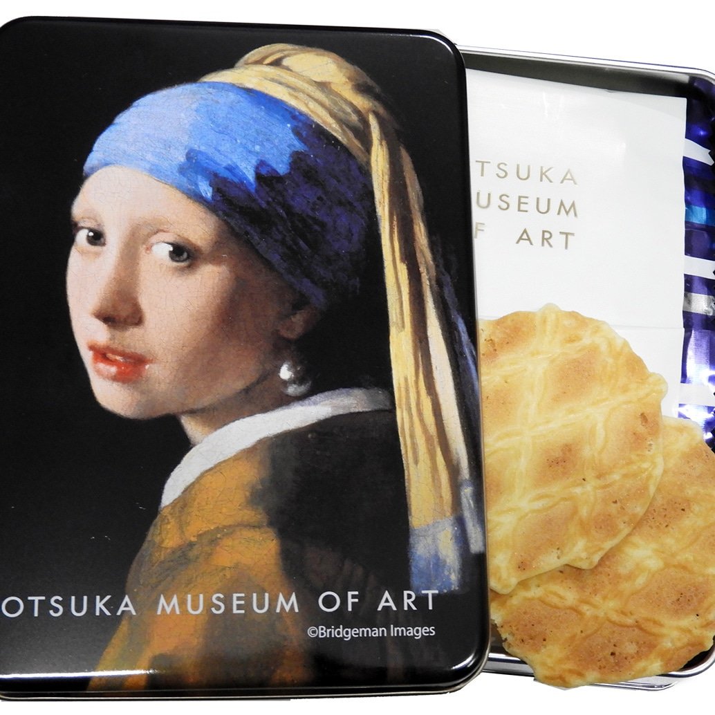 Otsukamuseum 館内のミュージアムショップでは レスポワール 真珠の耳飾りの少女 缶を好評発売中です バターとバニラが香る挟み焼きクッキー ぜひお土産にいかがでしょうか 大塚国際美術館 徳島県 鳴門市 フェルメール 真珠の耳飾りの少女 お Otsukamuseum 館内のミュージアムショップでは レスポワール 真珠の耳飾りの少女 缶を好評発売中です バターとバニラが香る挟み焼きクッキー ぜひお土産にいかがでしょうか 大塚国際美術館 徳島県 鳴門市 フェルメール 真珠の耳飾りの少女 お