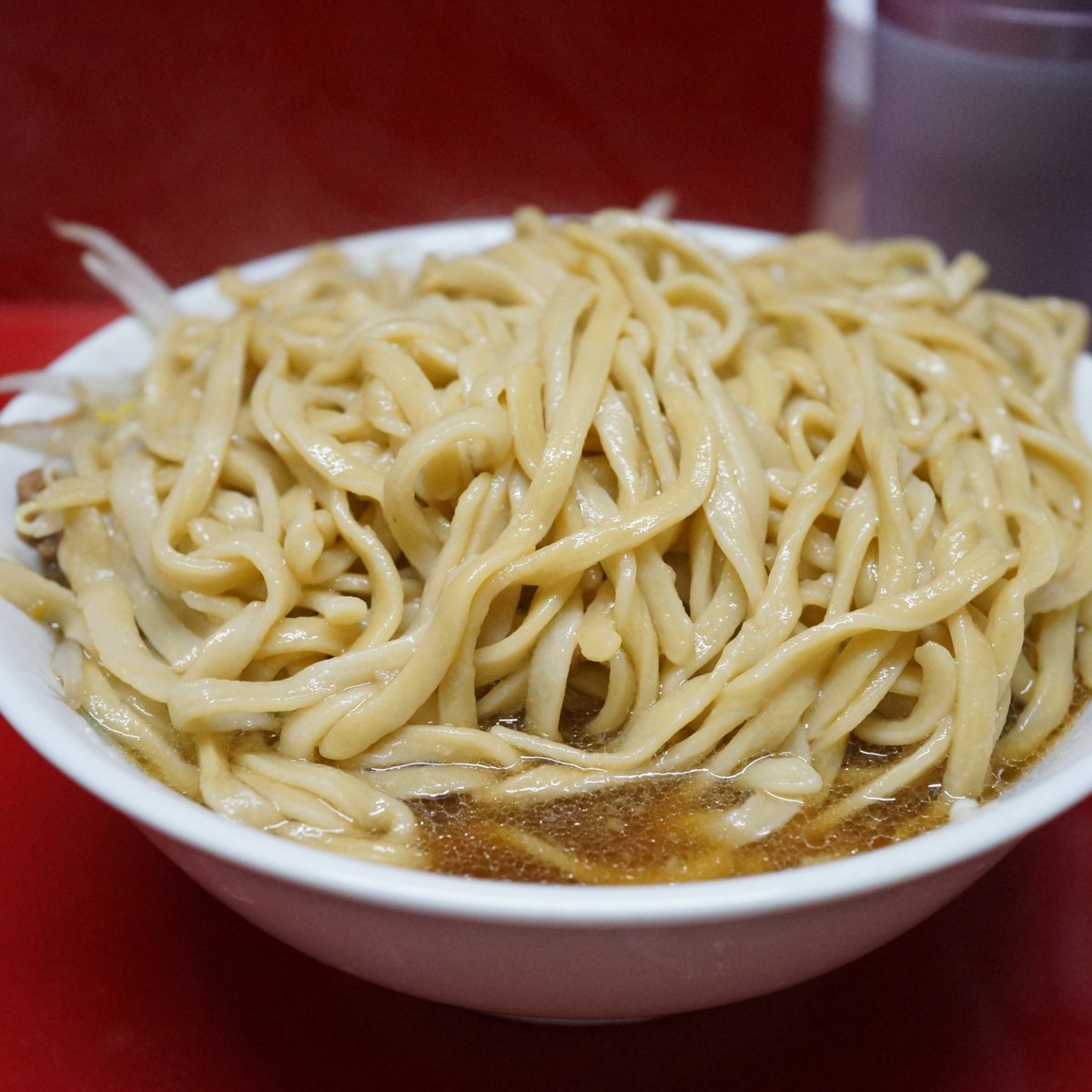 平成31年4月21日日曜日
ラーメン二郎 越谷店
小ラーメン豚入り ニンニク 850YEN
麺、ムッチムチに味染みて液体アブラ纏ったもの。ぼくの考えた超麺、あらゆる理想備えた最ッ高のもの。
ブタ、ミッチリしててウンメェ！
汁、神汁ゥ！爆発的ウマさに味蕾全門開放されるもの。一心不乱に飲んだ。
完飲。