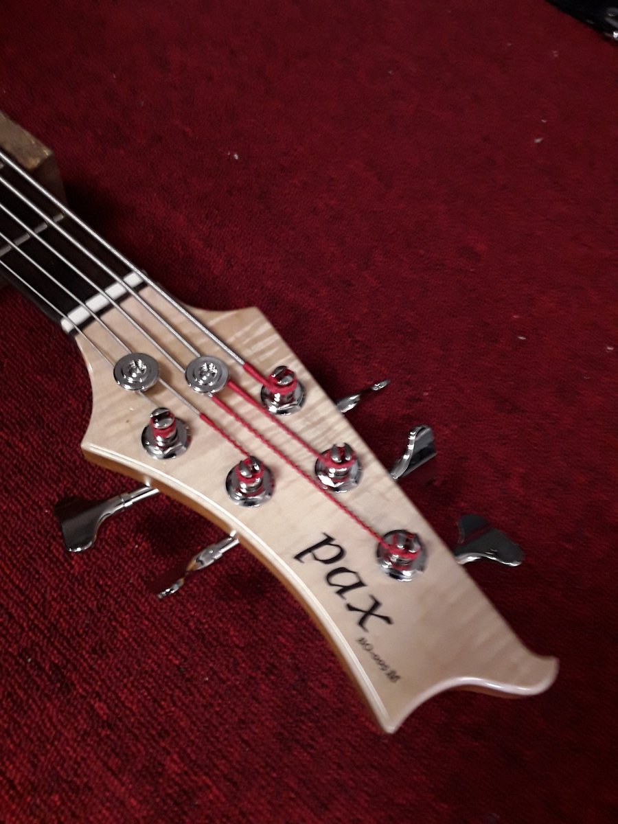 lauderiapaxche's tweet photo. Cuentan que suena impresionante. ¿Ya lo probaste? #bass #bassporn #laudero #lauderia https://t.co/MYdLUrepJ7