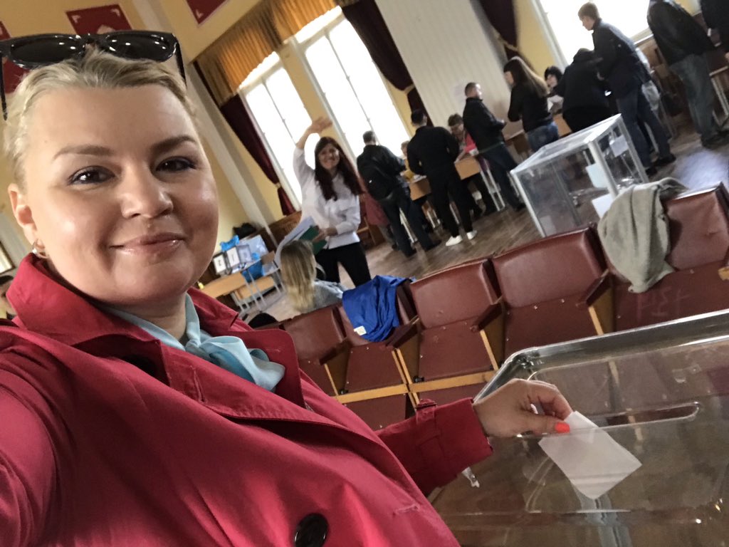 hartz_jerry's tweet photo. NDI Ukraine Director of the Women Lead Program Olena Yena is first to cast her ballot at the run-off of the Presidential election in Ukraine. @NDI @ndieurasia #UkraineElections #UkraineElections2019 #ukrainevotes #вибори #Вибори_2019 https://t.co/hddJE7sxqy