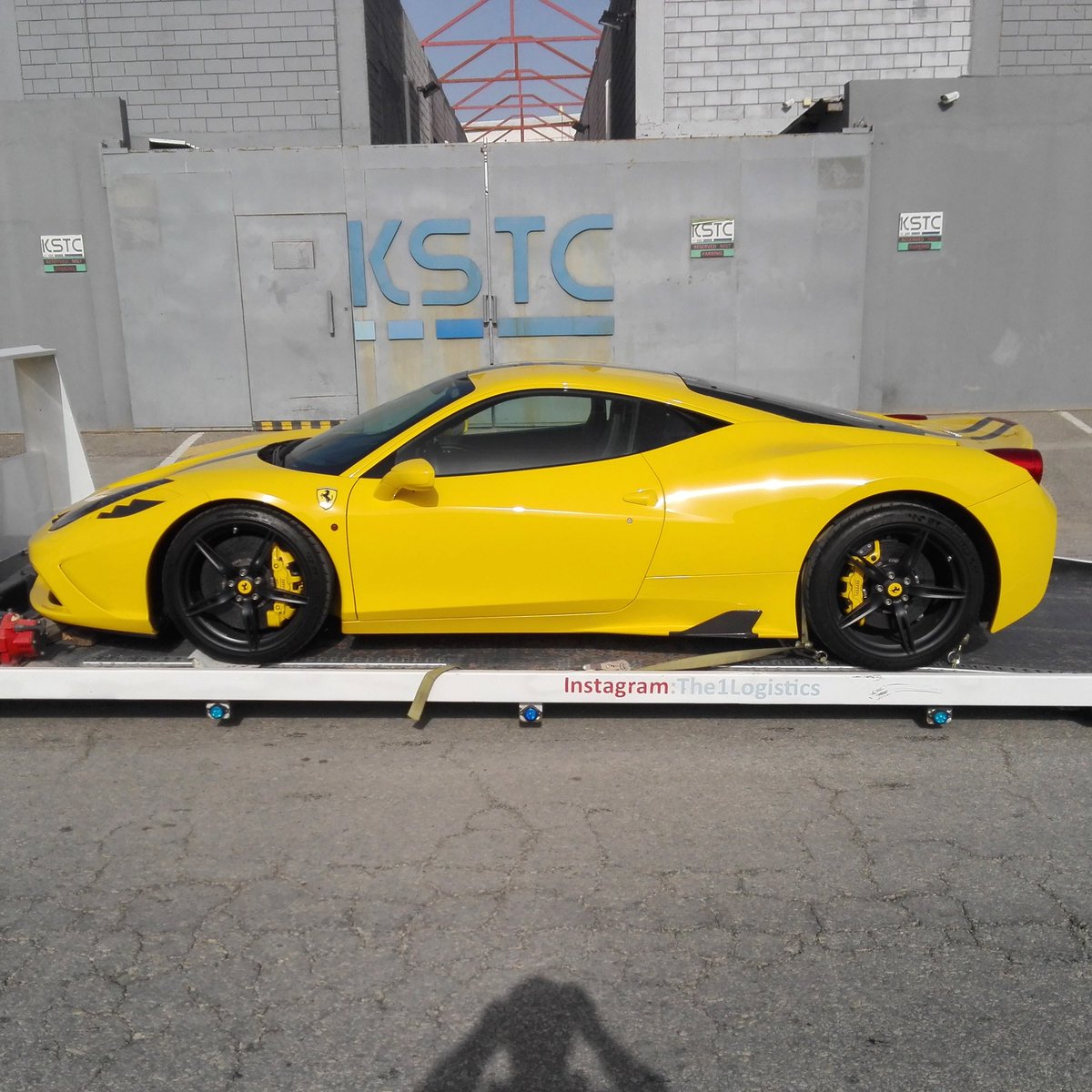 The1Logistics's tweet photo. Ferrari 458 Speciale loaded
.
. 
Contact us on:
🕊: @The1Logistics 
📱: +966 (549) 888 521
📧 info@The1Logistics.com 
🇸🇦🇸🇦🇸🇦🇸🇦
#The1Logistics #1Logistics #saudi #bahrain #KSA #cars  #arabmoneyofficial #ferrari #ferrari488 #ferrarimotorsport #488 #488gtb #ferrarilimitededition https://t.co/B9bn3kLrHl