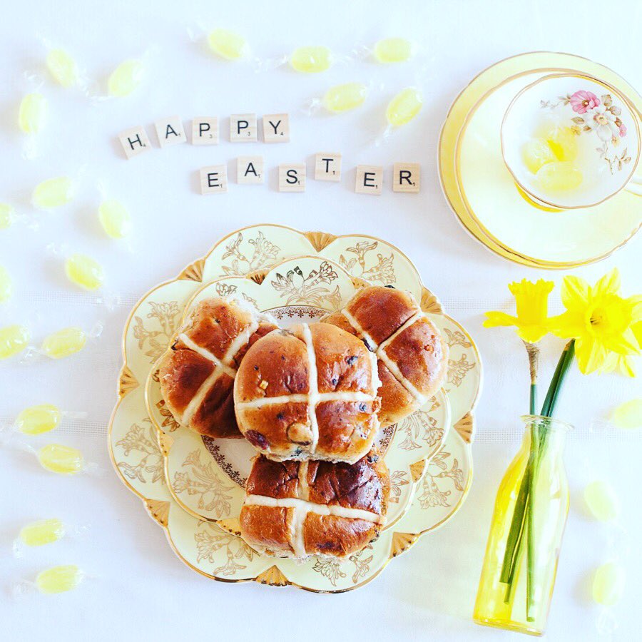 BigVintageTPot's tweet photo. What do you call an angry rabbit on a sunny day? A hot cross bunny! 🐰 Enjoy your #hotcrossbuns today and have a Happy Easter! 🐥 
#easter #eastersunday https://t.co/v6cnKCgRwV