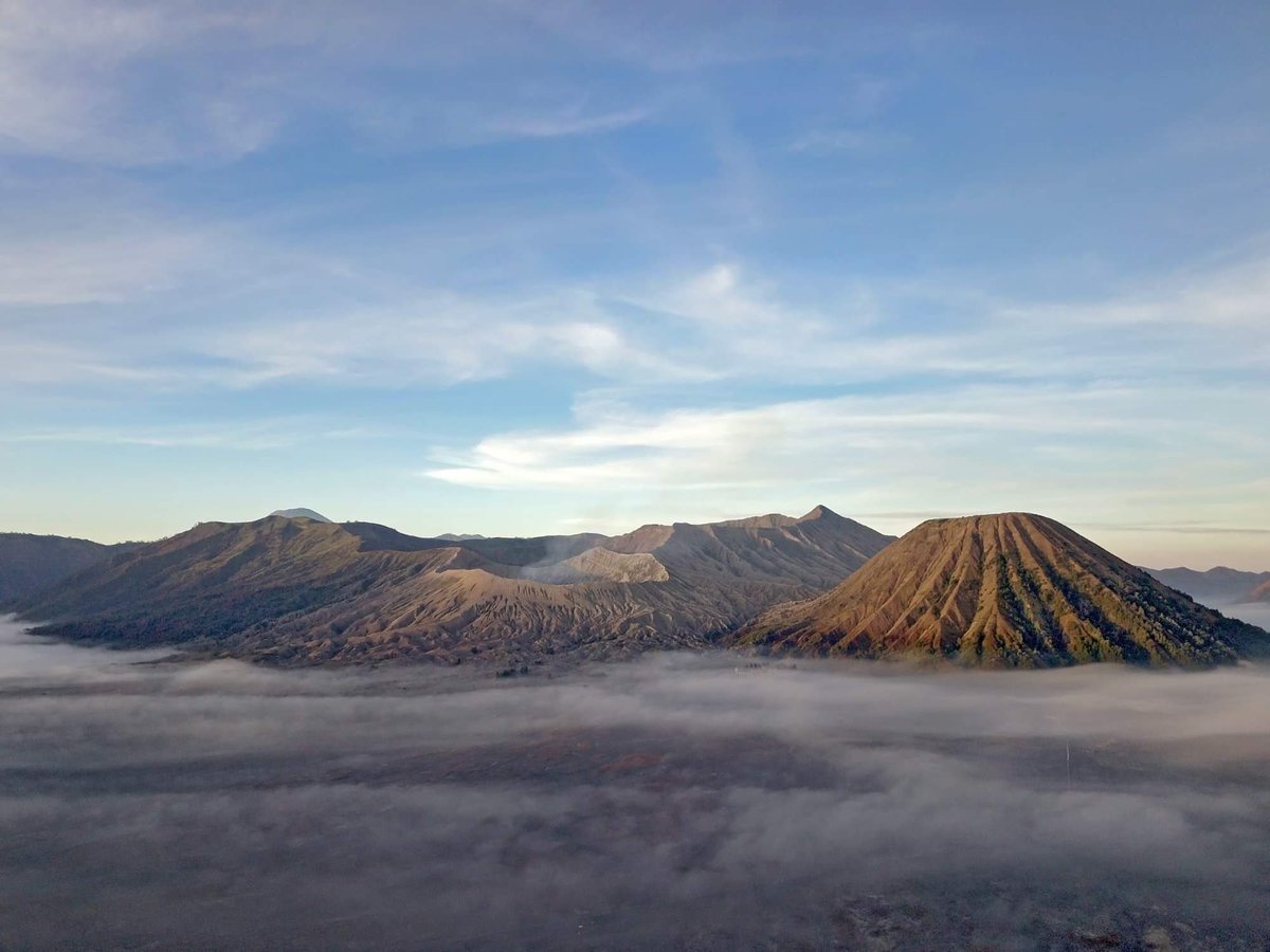 CaiusRinaldi's tweet photo. Drone shots of Mount Bromo volcano, in Indonesia. Crater shot has been cropped. My IG: caiusrin

#Wanderlust #Traveling #goexplore #wonderfulplaces #destination #travel #holiday #vacation #wonderfulindonesia #drone https://t.co/a97F2ZGFvC