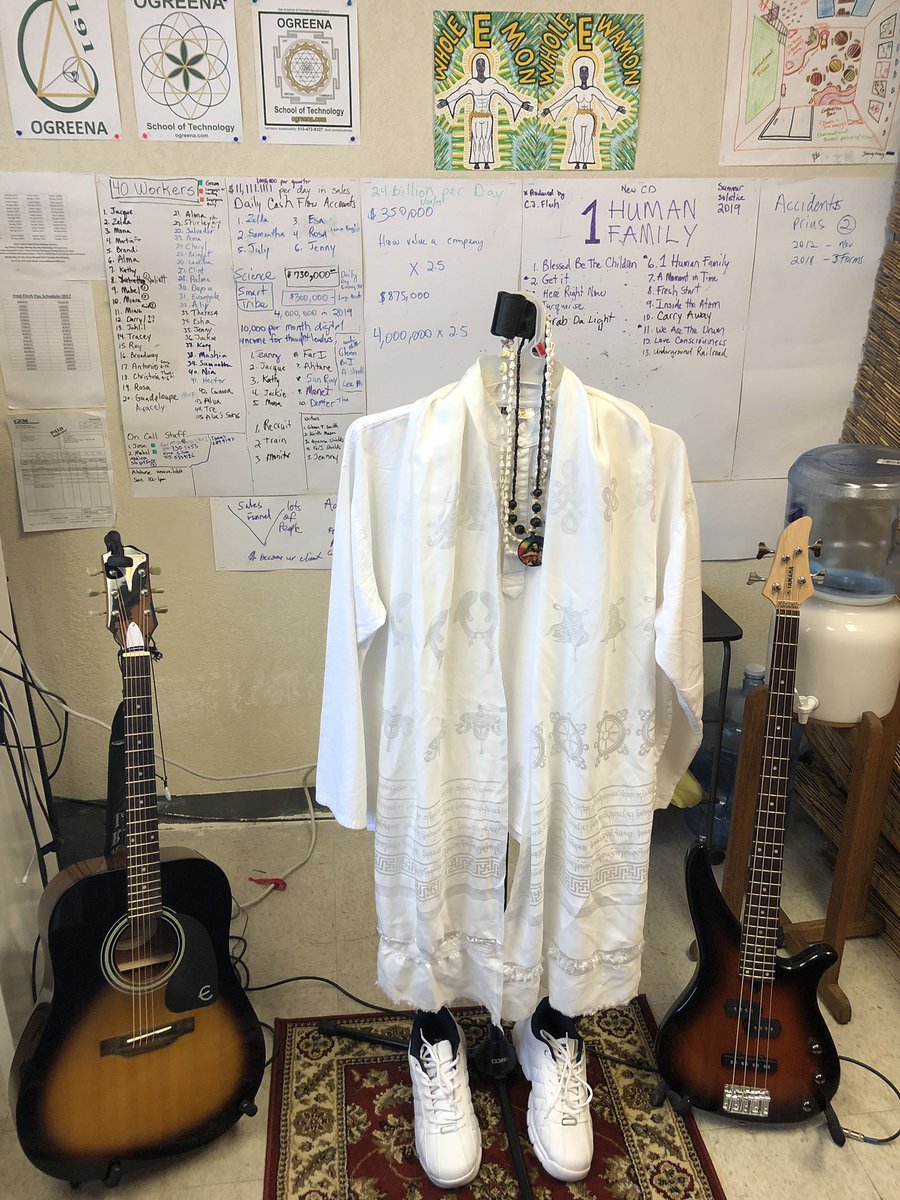 farishields's tweet photo. Getting ready for a show tonight at a private party in #Oakland.  Been a while since my last show!  Celebrating #420day being on a Saturday for the first time!!! #PeterTosh is smiling in Heaven!  #LegalizeIt -  #Prayers for an #enlightned #humanity #OneLove https://t.co/YwRrjQFlfg