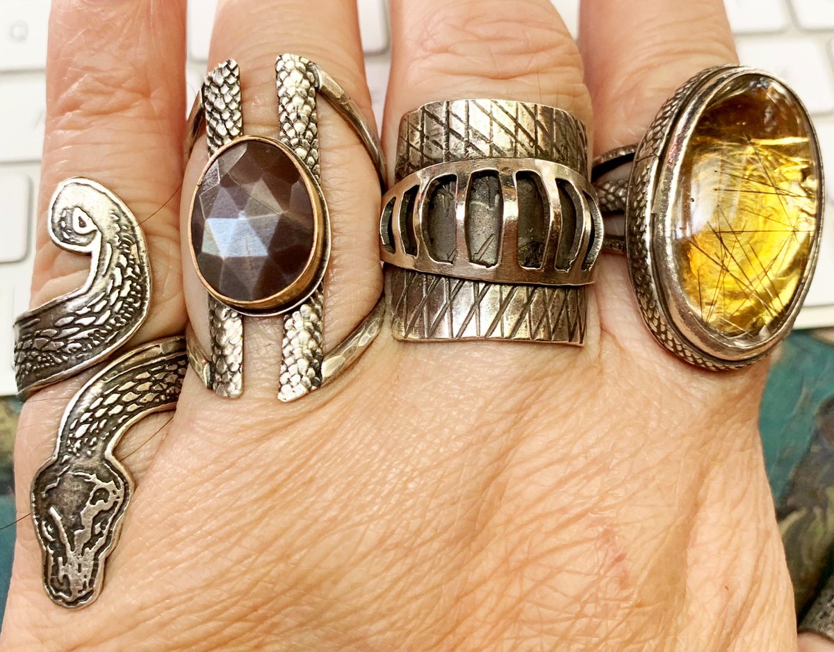 JMorgynWhite's tweet photo. Magical lineup of #writingarmor to tackle tonight’s dalliance w/ a new concept I stumbled on this morning. The question is do I follow the rabbit? Or continue down the planned path... 🐇 🕳 #rabbitholes #writerchallenges #writingchallenges #writerslife #writingcommunity #denimag https://t.co/VKfOYmrFVu