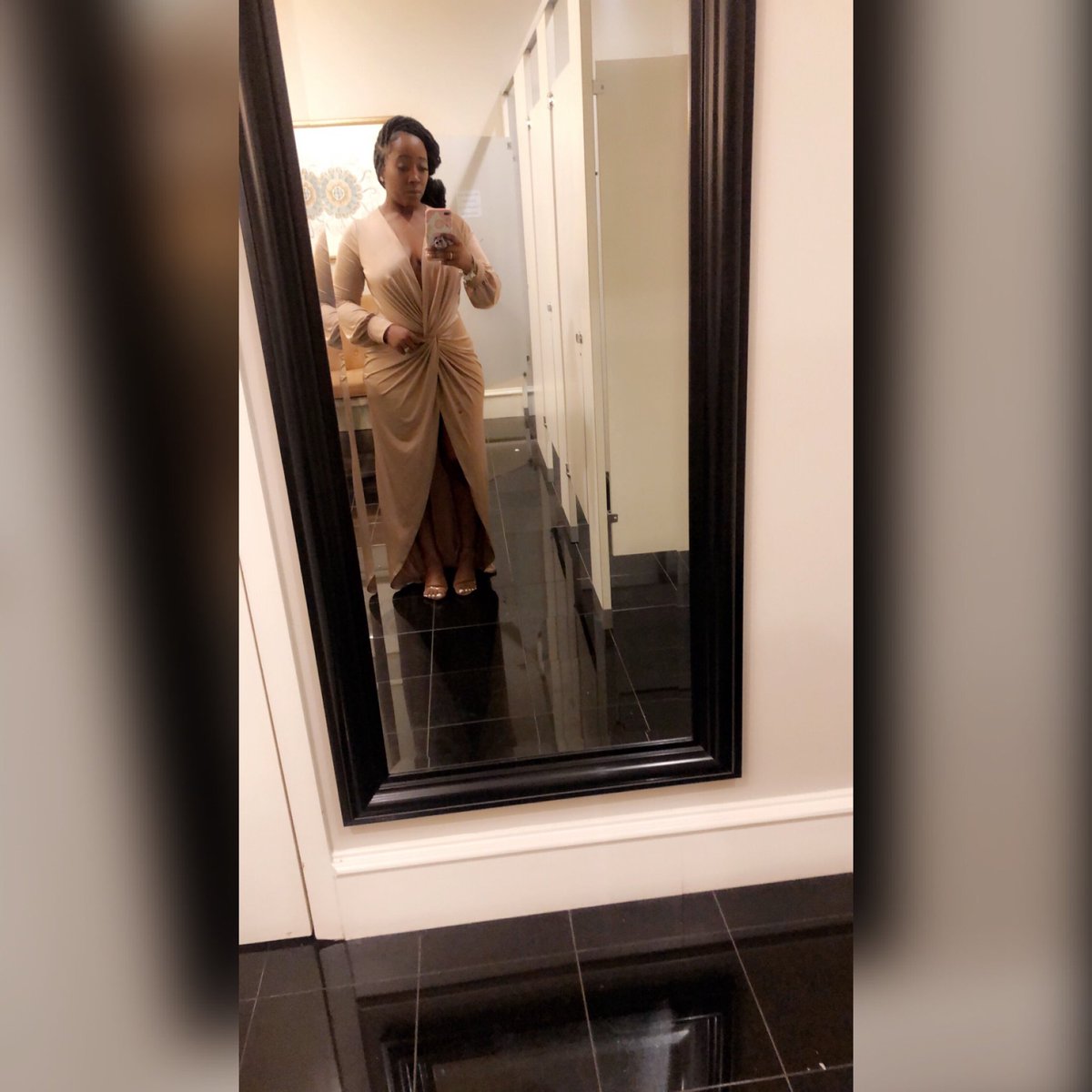 She_Prevails_'s tweet photo. Mrs. She Prevails 💕 #Boohoo #wedding #weddingflow #ivegotakeeling https://t.co/KURUH0N1Jy