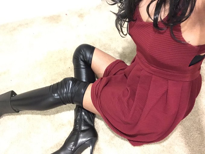 If you want to see me riding a dildo in this dress, dm me for prices~ https://t.co/vpaXrPaKBj