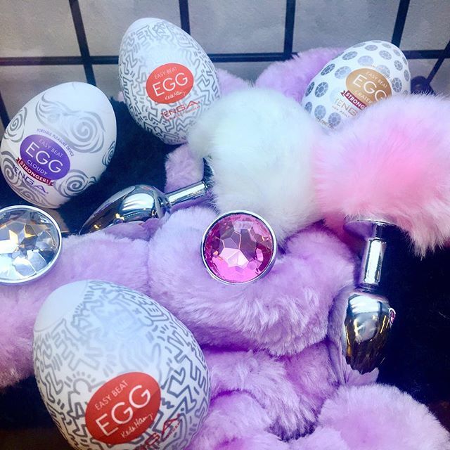 HAPPY EGG DAY, CHICKENS!!!! Love you all! 🐰🌈🐰🌈🐰🌈 we're open 10-11pm ALL WEEKEND ❤️🧡❤️🧡❤️