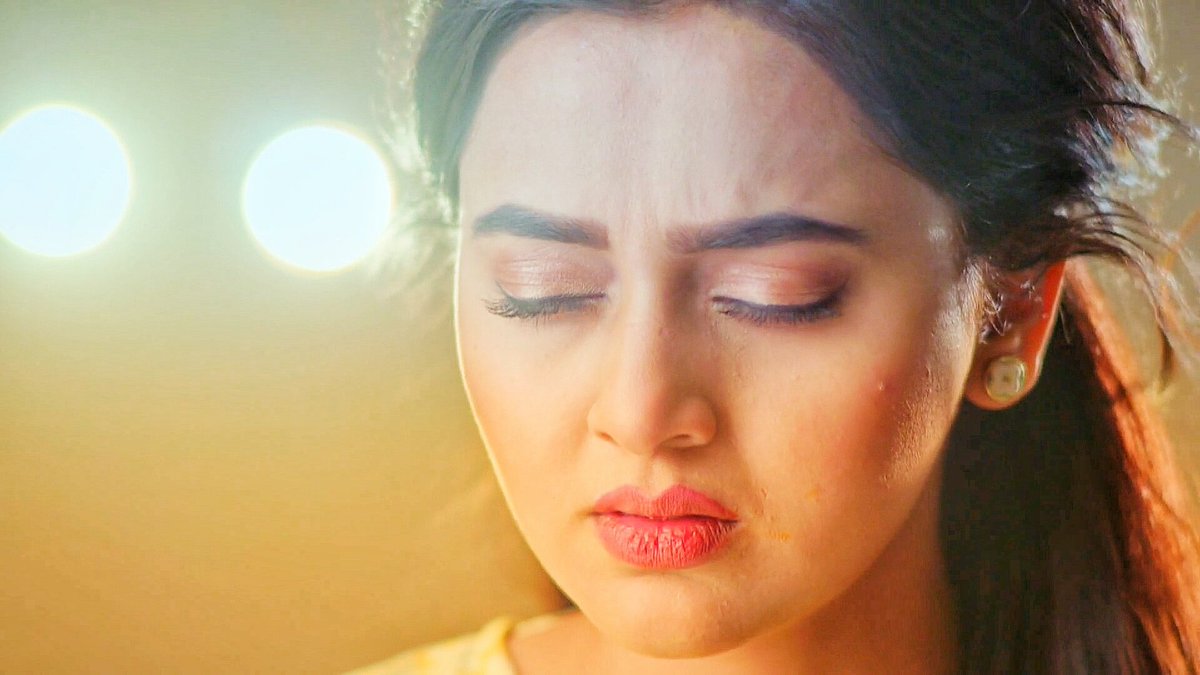 manhalovedira's tweet photo. Simple yet so Classy 😍❤
.
#TejasswiPrakash #SilsilaBadalteRishtonKa2 #MisHaan https://t.co/oUPaG7D9Nt