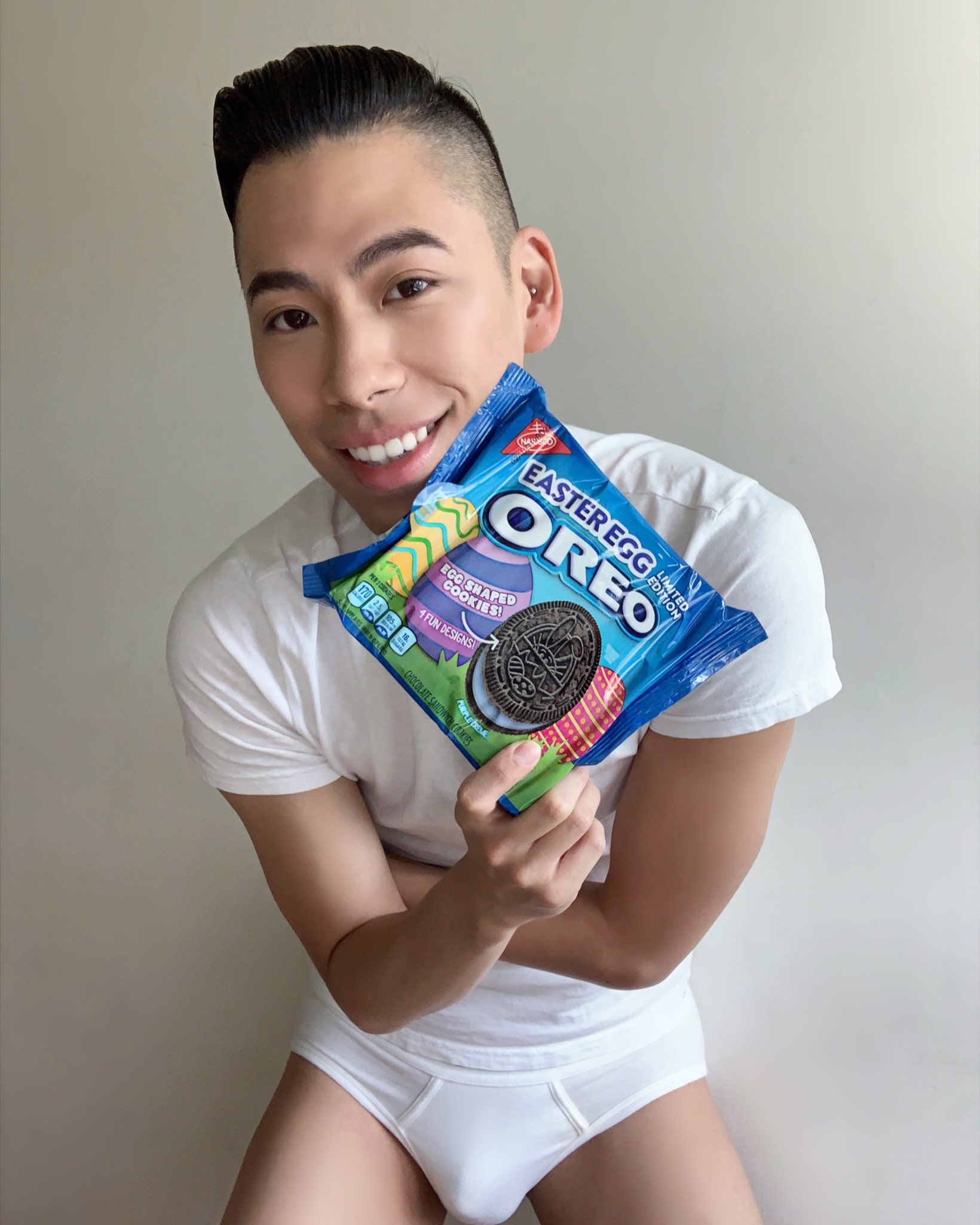 1 pic. Happy Easter, wishing you good luck and happiness throughout easter ????? #easter #egg #oreo #yum