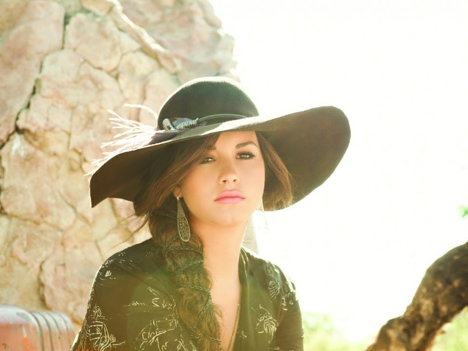 BelievDemiChile's tweet photo. Demi Lovato’s Unbroken photoshoot: A CONCEPT https://t.co/HXoVy2xeYt